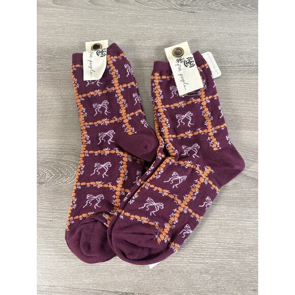 Free People bundle of 2 Tie a Bow Socks Purple Orange Raspberry Ice New w/ Tags - Picture 1 of 4